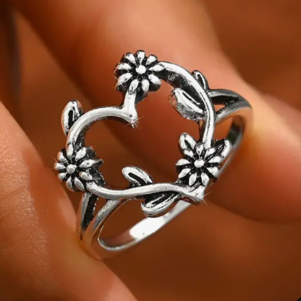 Silver Floral Vine Hallow Heart Ring